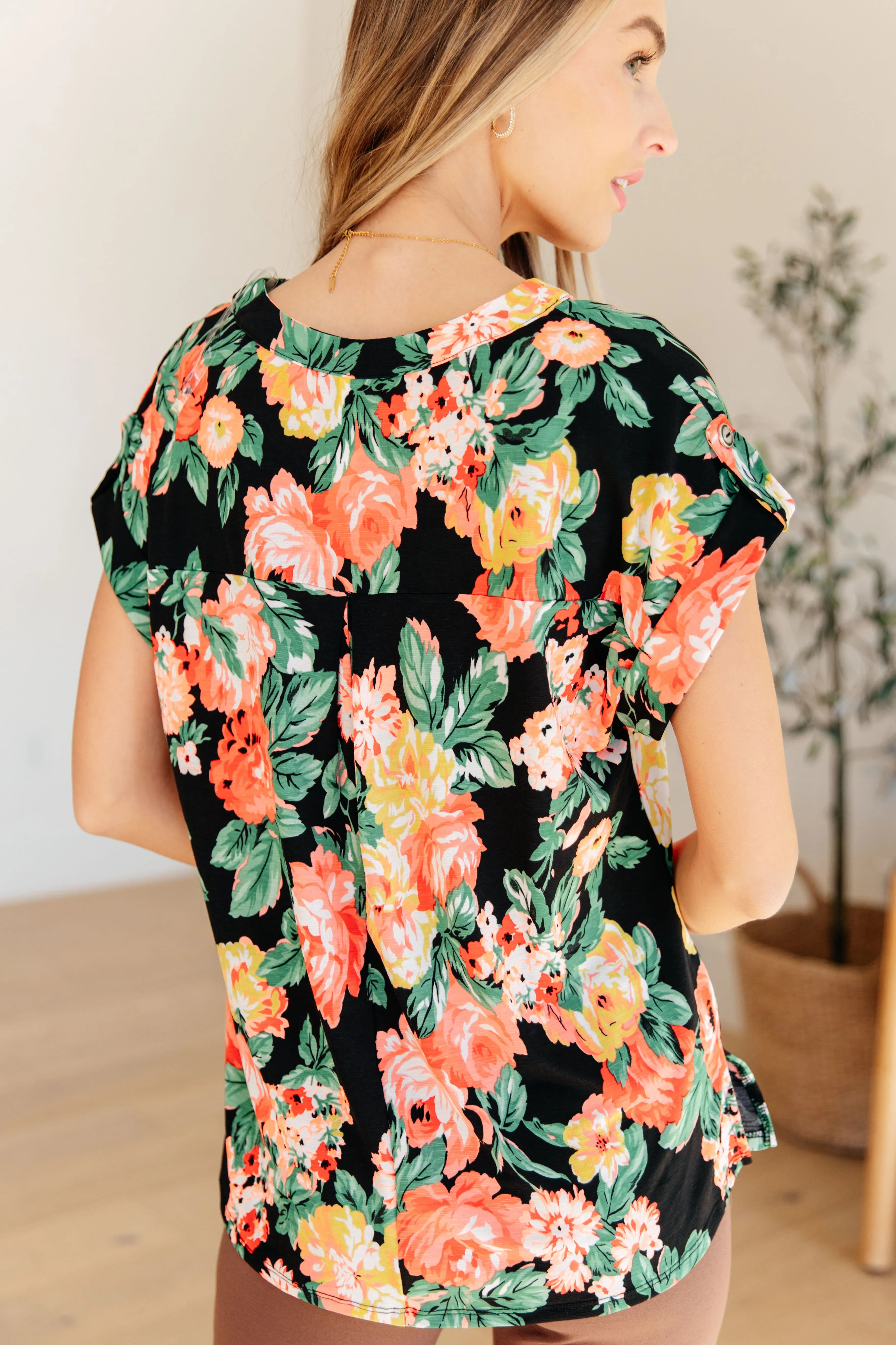 DEAR SCARLETT- Lizzy Cap Sleeve Top in Black Garden Floral