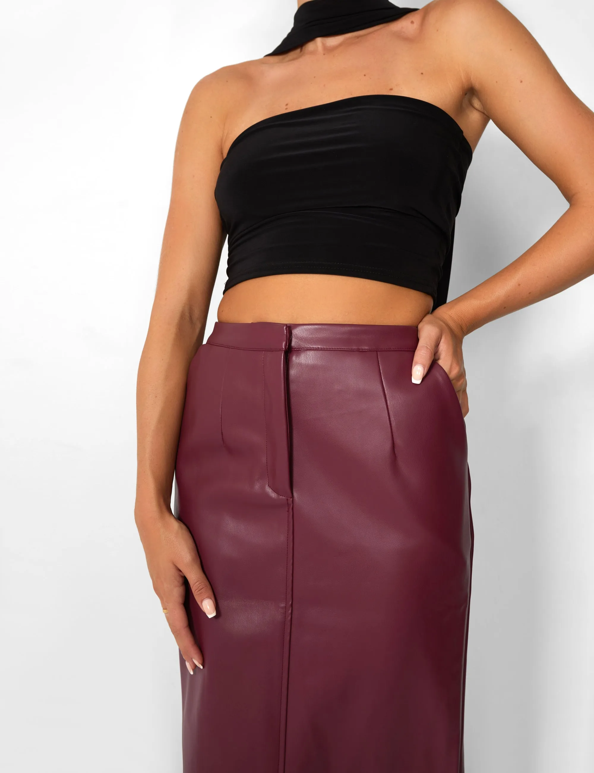 Kaiia Leather Look Maxi Skirt in Burgundy