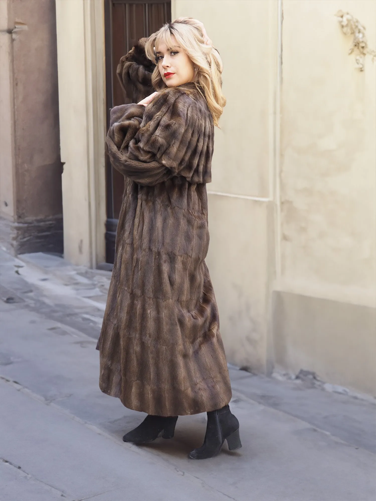 Luxurious Designer Russian Squirrel Fur Coat Coats By Giuliana Teso M/L 50" Long